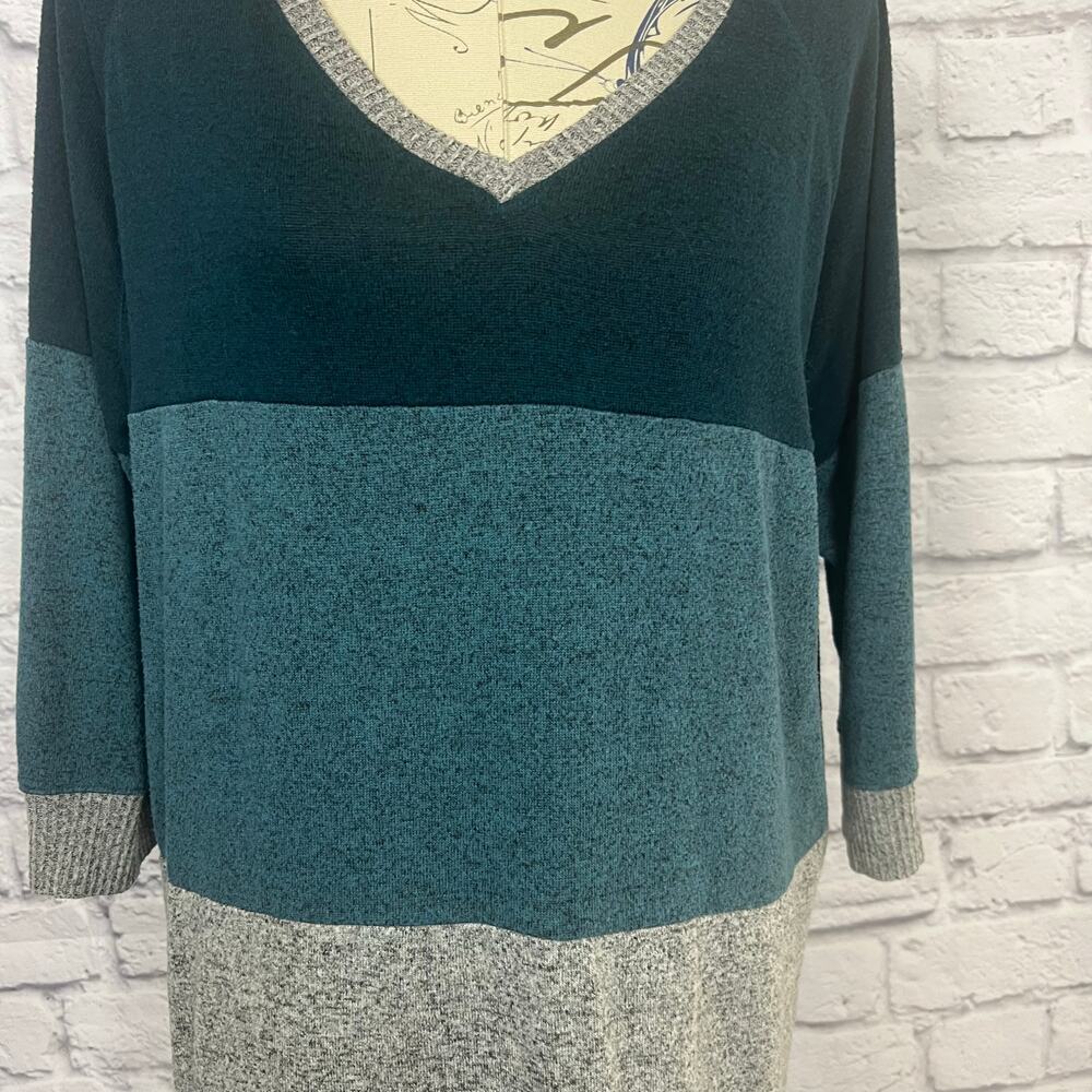 Maurice's Color Block 3/4 Sleeve Tunic Blouse Plus Size - Picture 2 of 6